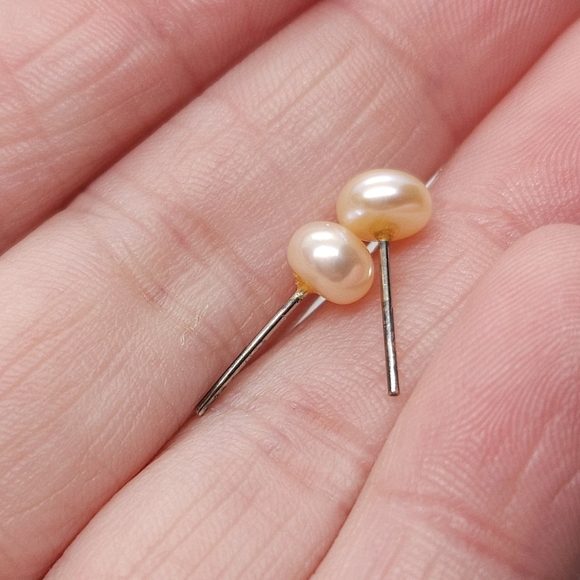 Champagne Pearl Stud Earrings Landan Girl Real Pearl Stud Earrings - Picture 3 of 9